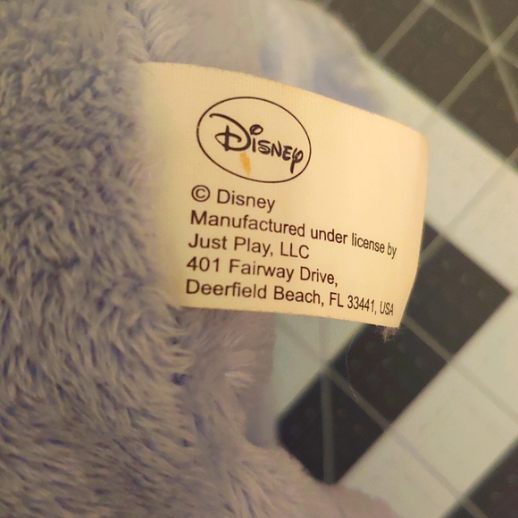 Disney Dumbo 15 Inch Plush Super Soft Stuffed animal - Picture 2 of 4